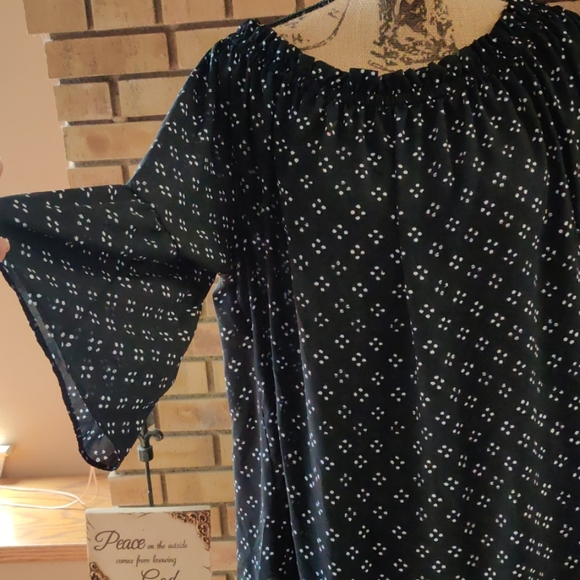 Boutique Pleated Off Shoulder Blouse - Picture 3 of 5